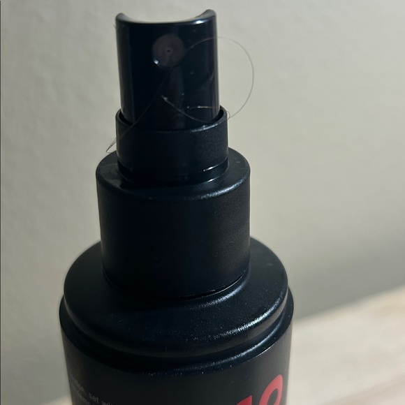 Sexy Hair 450° Headset Heat Defense Setting Spray - Picture 6 of 9